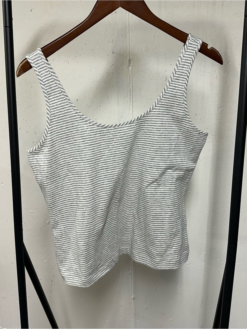 CAbi Gray & White Striped Scoop Tank 🛵